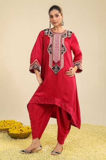 Buy_Roohbyridhimaa_Red Silk Satin Round Neck, Yes Amayra Embroidered Kurta And Pant Set 