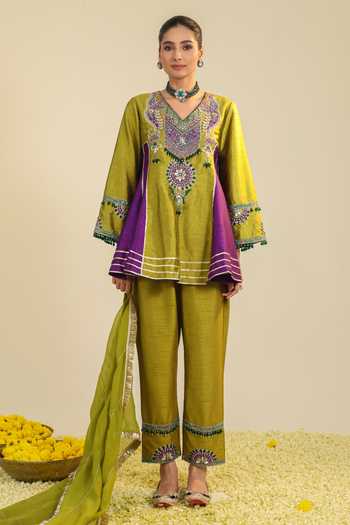 Buy_Roohbyridhimaa_Green Silk, Organza, Viscose V-neck, Yes Swara Embroidered Short Kurta Set _Online_at_Aza_Fashions