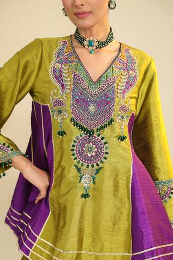 Shop_Roohbyridhimaa_Green Silk, Organza, Viscose V-neck, Yes Swara Embroidered Short Kurta Set 