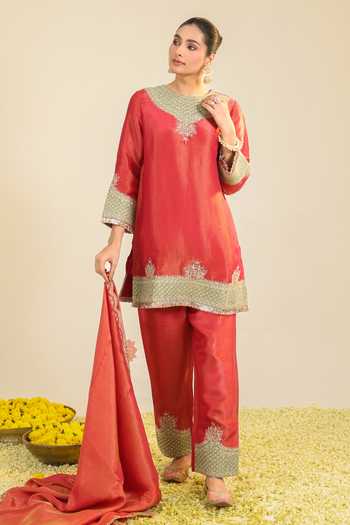 Roohbyridhimaa_Red Tissue Round Neck Divine Kurta Set _at_Aza_Fashions