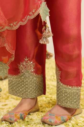 Buy_Roohbyridhimaa_Red Tissue Round Neck Divine Kurta Set 
