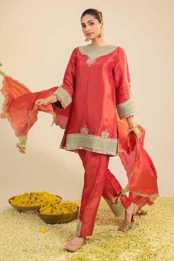 Shop_Roohbyridhimaa_Red Tissue Round Neck Divine Kurta Set 