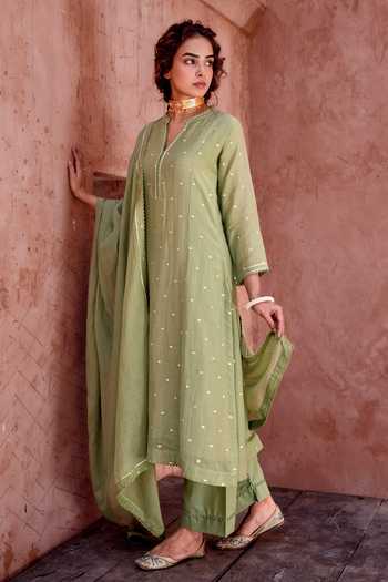 Karaj Jaipur_Green Cotton, Kota Doria Mandarin Collar, Yes Scattered Floral Mul Kurta Set _Online_at_Aza_Fashions