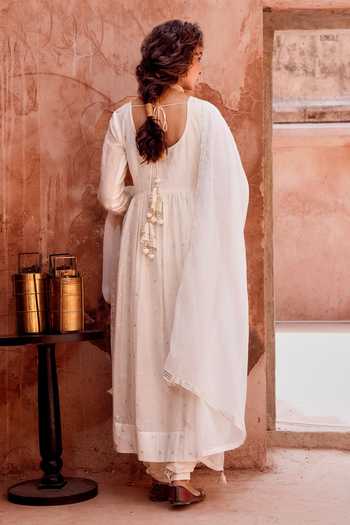 Shop_Karaj Jaipur_Off White Cotton, Muslin, Kota Doria V-neck Mul Anarkali Set _at_Aza_Fashions