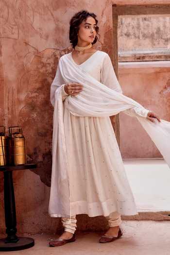 Karaj Jaipur_Off White Cotton, Muslin, Kota Doria V-neck Mul Anarkali Set _at_Aza_Fashions