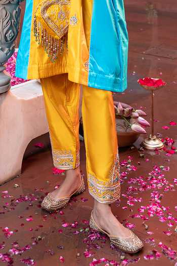 Tarrz_Yellow Silk V-neck Hand Embroidered Pure Kurta And Pant Set _Online_at_Aza_Fashions