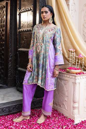 Buy_Tarrz_Purple Silk Split V-neck, Yes Gota Patti Embroidered Pure Kurta And Pant Set _at_Aza_Fashions