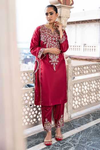 Buy_Tarrz_Maroon Silk V-neck, Yes Zardozi Embroidered Pure Kurta And Pant Set _at_Aza_Fashions