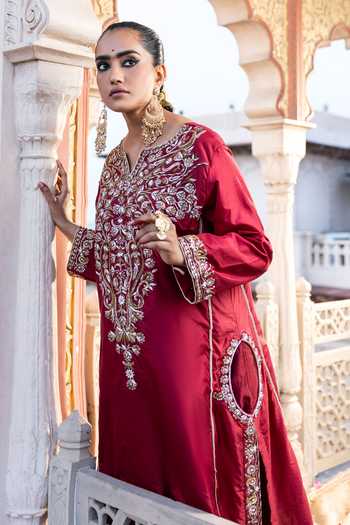 Buy_Tarrz_Maroon Silk V-neck, Yes Zardozi Embroidered Pure Kurta And Pant Set _Online_at_Aza_Fashions