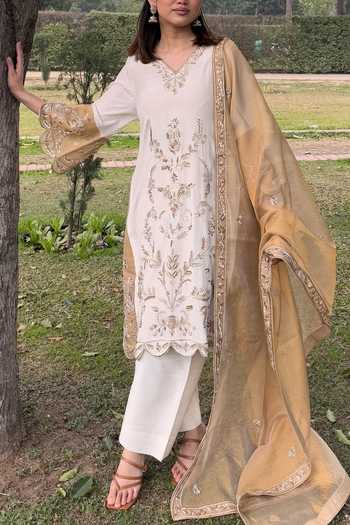 Shop_Tarrz_Beige Tissue Hand Embroidered Crush Dupatta _at_Aza_Fashions