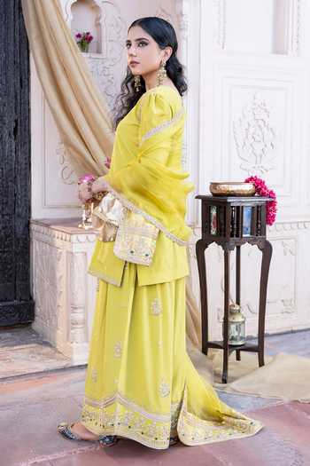 Buy_Tarrz_Lime Crepe Embroidery, Pearls, Zari V-neck Placed Kurta Set _Online_at_Aza_Fashions