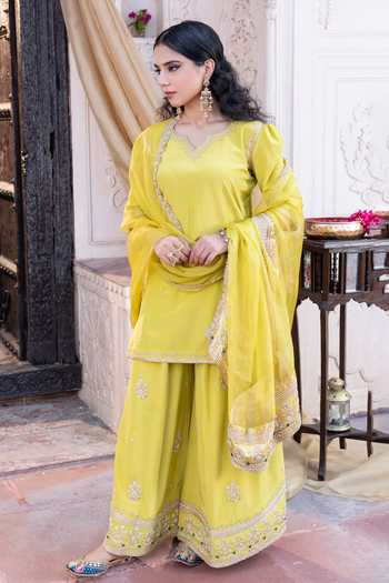 Buy_Tarrz_Lime Crepe Embroidery, Pearls, Zari V-neck Placed Kurta Set _at_Aza_Fashions