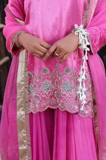 Buy_Tarrz_Pink Silk, Georgette, Organza Round Neck, Yes Floral Hand Embroidered Kurta Set _Online_at_Aza_Fashions