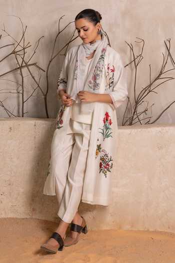 Buy_Haute Mess_Ivory Silk, Chanderi Mandarin Collar Printed Kurta And Pant Set _at_Aza_Fashions