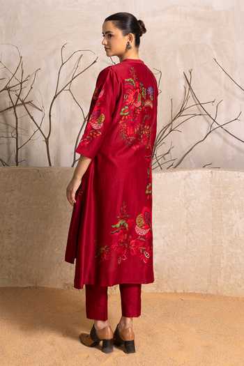 Shop_Haute Mess_Red Silk, Chanderi Mandarin Collar, Yes Printed Kurta Set _at_Aza_Fashions