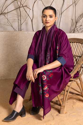 Haute Mess_Wine Silk, Chanderi Mandarin Collar Floral Pattern Kaftan Set _Online