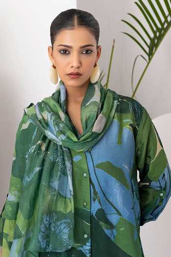 Haute Mess_Green Silk, Chanderi V-neck, Yes Printed Kurta Set _at_Aza_Fashions