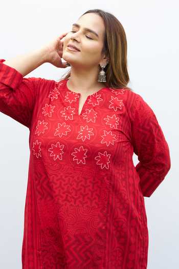 Shop_Vaaya_Red Cotton Split V-neck Handwoven Kurta And Pant Set _Online_at_Aza_Fashions