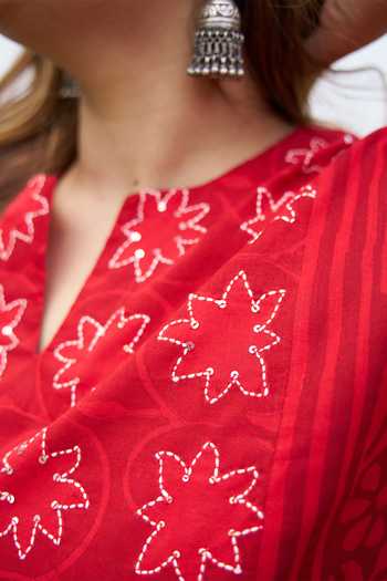 Vaaya_Red Cotton Split V-neck Handwoven Kurta And Pant Set _at_Aza_Fashions