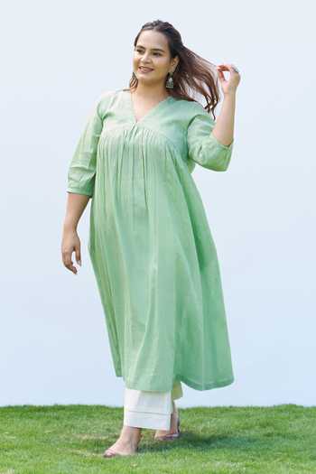 Buy_Vaaya_Green Cotton V-neck Placement Embroidered Kurta And Pant Set _at_Aza_Fashions