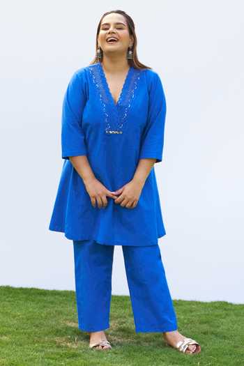 Vaaya_Blue Handloom Cotton V-neck Handwoven Kurta And Pant Set _at_Aza_Fashions