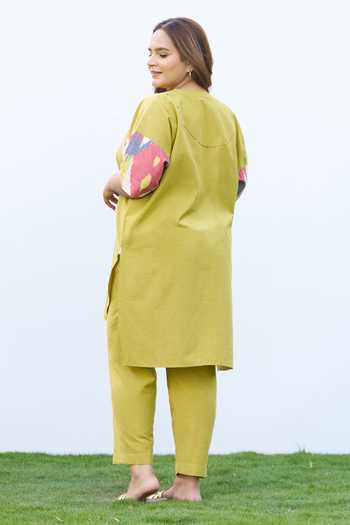 Shop_Vaaya_Green Cotton Round Neck Ikat Handwoven Kurta And Pant Set _at_Aza_Fashions