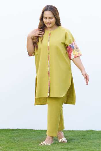 Buy_Vaaya_Green Cotton Round Neck Ikat Handwoven Kurta And Pant Set _Online_at_Aza_Fashions