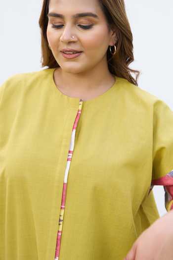 Shop_Vaaya_Green Cotton Round Neck Ikat Handwoven Kurta And Pant Set _Online_at_Aza_Fashions