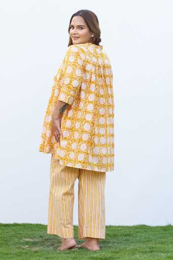 Shop_Vaaya_Yellow Muslin (mulmul) Split V-neck, Handblock Print Pure Mul Kurta And Pant Set _at_Aza_Fashions