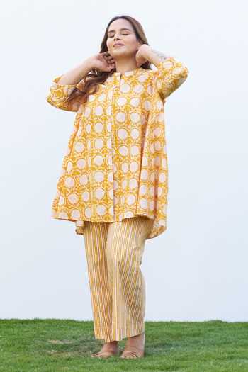 Buy_Vaaya_Yellow Muslin (mulmul) Split V-neck, Handblock Print Pure Mul Kurta And Pant Set _at_Aza_Fashions