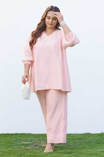 Vaaya_Pink V-neck Pure Mul Kurta And Pant Set _at_Aza_Fashions