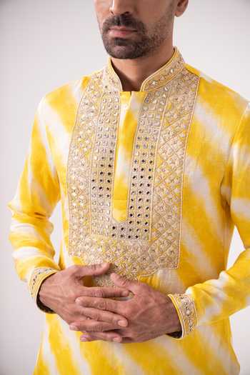 Char Chaand_Yellow Silk, Satin, Linen Leheriya Print Kurta _Online_at_Aza_Fashions