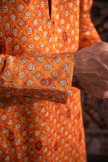 Char Chaand_Orange Silk, Linen Zari Print Kurta _Online_at_Aza_Fashions