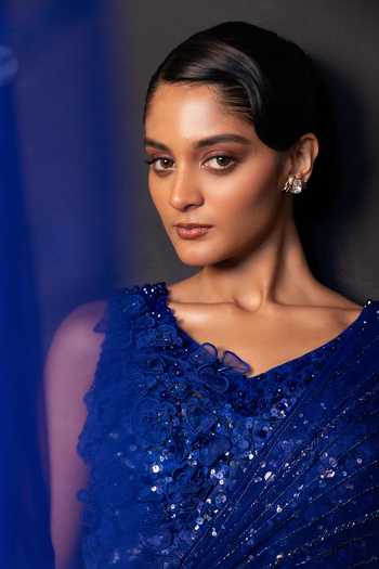 Smriti By Anju Agarwal_Blue Net Scoop Neck Midnight Bloom Embellished Pre-draped Saree Set _Online_at_Aza_Fashions