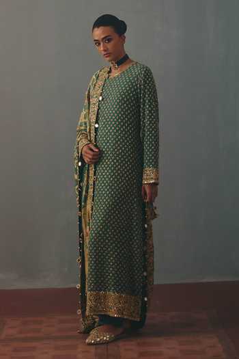 Arpita Mehta_Green Round Neck, Yes Embroidered Kurta Set _Online_at_Aza_Fashions