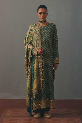 Buy_Arpita Mehta_Green Round Neck, Yes Embroidered Kurta Set _at_Aza_Fashions