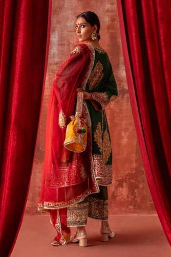 Shop_Studio Rang by Swati_Green Chanderi Silk, Silk, Chiffon V-neck, Yes Resham Aari Embroidered Kurta Set _at_Aza_Fashions