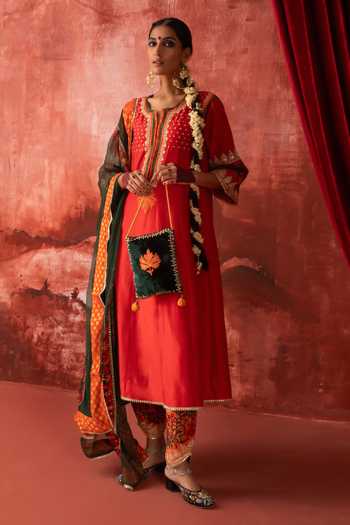Buy_Studio Rang by Swati_Red Chanderi Silk, Silk, Chiffon Round Neck Laal Ishq Kurta Set _at_Aza_Fashions