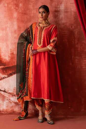 Buy_Studio Rang by Swati_Red Chanderi Silk, Silk, Chiffon Round Neck Laal Ishq Kurta Set _Online_at_Aza_Fashions