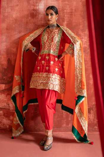 Buy_Studio Rang by Swati_Red Chanderi Silk, Chiffon Round Neck, Yes Sasural Genda Phool Kurta Set _at_Aza_Fashions