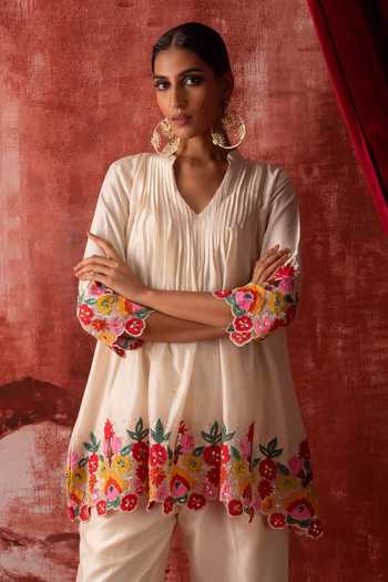 Shop_Studio Rang by Swati_Ivory Chanderi Silk V-neck, Yes Grandeur Masakali Kurta And Pant Set _Online_at_Aza_Fashions