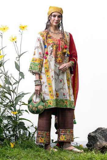 Shop_Studio Rang by Swati_Off White Chanderi , Embroidery Round Neck, Yes Sheen Kurta Set _Online_at_Aza_Fashions