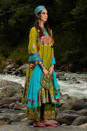Studio Rang by Swati_Olive Green Crepe, Chiffon Round Neck, Yes Pahadan Embroidered Kurta Set _Online_at_Aza_Fashions
