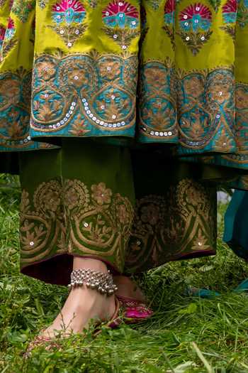 Buy_Studio Rang by Swati_Olive Green Crepe, Chiffon Round Neck, Yes Pahadan Embroidered Kurta Set 
