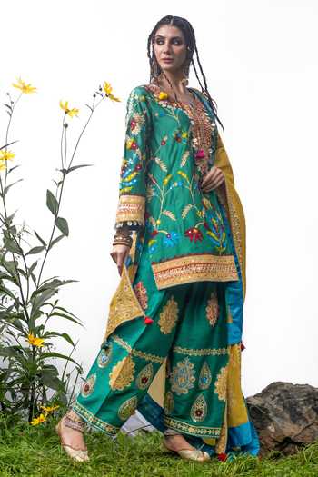 Studio Rang by Swati_Green Silk, Chanderi, Chiffon Round Neck Jungli Noor Embroidered Kurta Set _Online_at_Aza_Fashions
