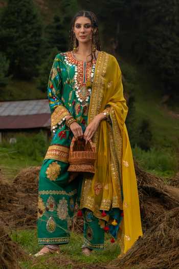Buy_Studio Rang by Swati_Green Silk, Chanderi, Chiffon Round Neck Jungli Noor Embroidered Kurta Set _at_Aza_Fashions