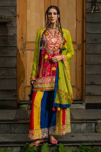 Buy_Studio Rang by Swati_Magenta Silk, Chanderi, Cotton, Chiffon Split Dalrang Embroidered Kurta Set _at_Aza_Fashions