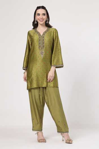 Shop_KAPAAS_Olive Green Silk, Organza, Tissue V-neck, Yes Bandhani Pattern Kurta Set _at_Aza_Fashions