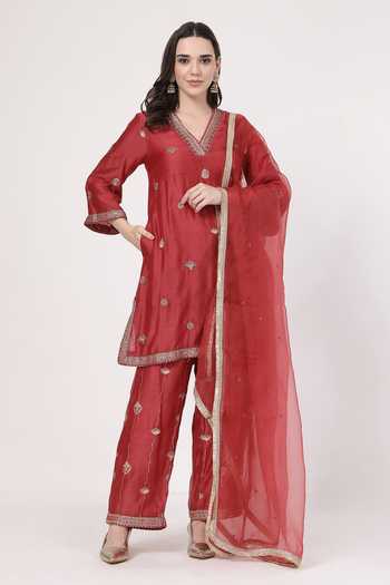 Buy_KAPAAS_Maroon Organza, Chanderi V-neck, Yes Embroidered Kurta Set _at_Aza_Fashions