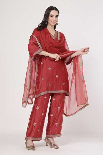 KAPAAS_Maroon Organza, Chanderi V-neck, Yes Embroidered Kurta Set _Online_at_Aza_Fashions